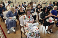 Власти региона вручили сертификаты на машины 28 многодетным семьям в Новосибирске