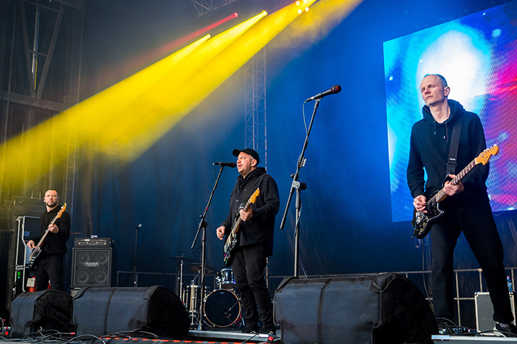 На фестивале «Русское лето. ZаРоссию» в Новосибирске выступят группа «7Б» и Сергей Бобунец