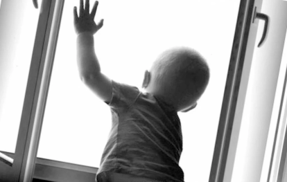 Выпал из окна ребенок двух лет в Искитиме