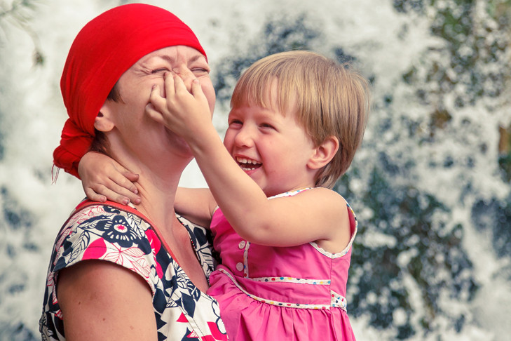 Жители Новосибирской области досрочно получат детские пособия за октябрь-2025