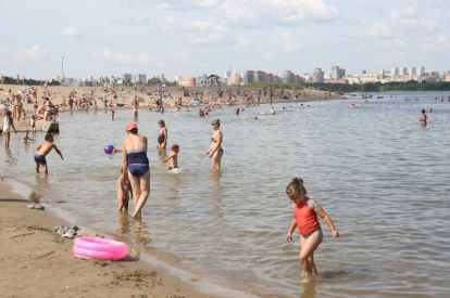 О штрафах для родителей за оставленных на пляжах детей напомнили спасатели Новосибирска