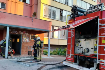 Полиция ищет виновника пожара в многоэтажном доме на Петухова Новосибирска