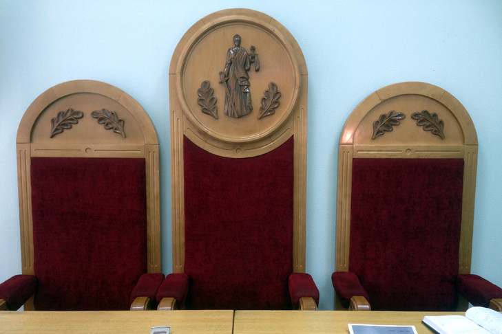 В Новосибирской области мужчине дали условный срок за пытки беременной жены