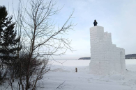 Житель Новосибирска построил 6-метровую снежную башню на Обском море