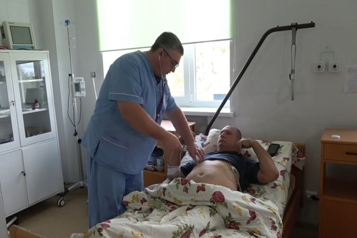 Врачи из Новосибирска продолжают лечить и оперировать жителей Беловодского района ЛНР