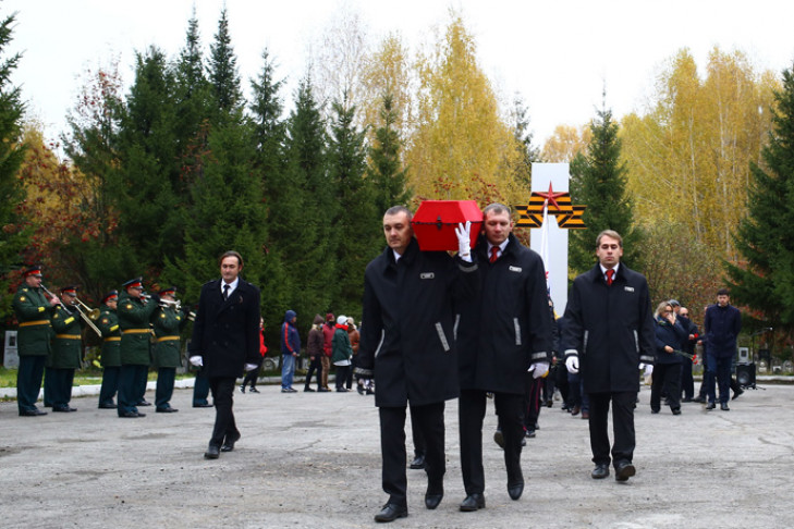 Спустя 80 лет красноармейца из Чанов нашли под Ленинградом и с почестями похоронили в Новосибирске