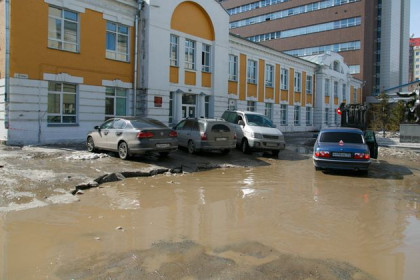 Таксист рассказал о ямах на улицах Новосибирска