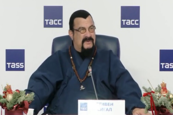 Стивен Сигал впервые приехал в Новосибирск для съемок кино и кулинарного шоу