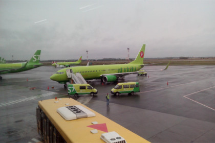 Дверь самолета распахнулась во время взлета в Новосибирске