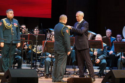 Андрей Травников поблагодарил новосибирских бойцов в День Героев Отечества