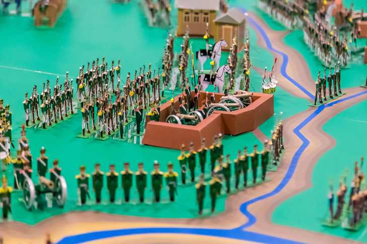 Три тысячи бумажных солдатиков сошлись в битве к 210-летию Дня Бородина