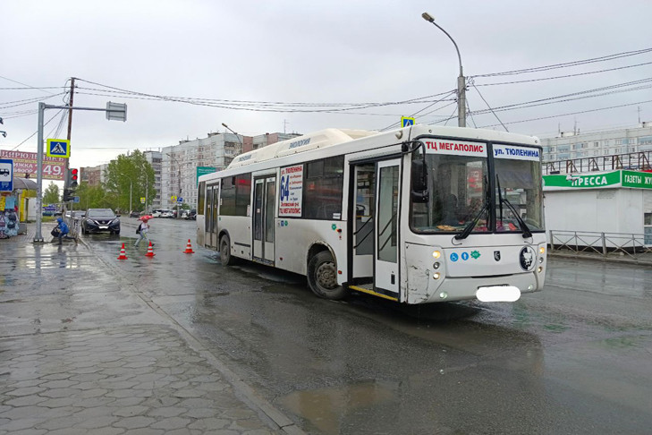 Автобус №64 переехал 72-летнюю пенсионерку в Новосибирске