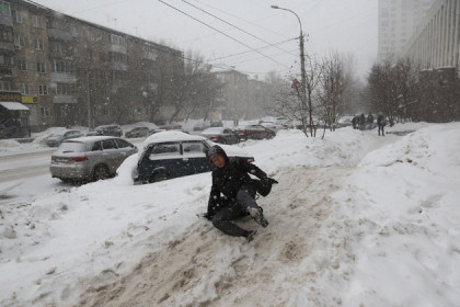 Безумие обледенелых тротуаров: пять фото добитого снегом Новосибирска