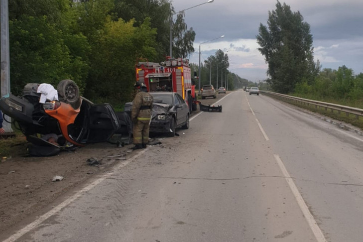 Три человека погибли в арендованном авто на трассе под Новосибирском