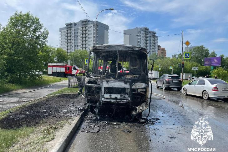 Маршрутка №718 с пассажирами загорелась в Советском районе Новосибирска