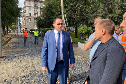 По поручению губернатора Андрея Травникова начался ремонт участка проспекта Дзержинского в Новосибирске