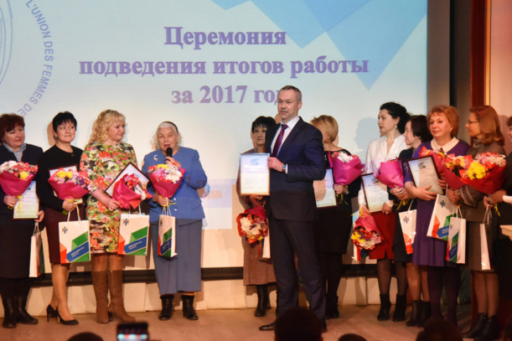 Андрей Травников наградил победителей областного конкурса «Лучший проект-2017»