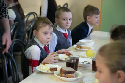 Выход с дистанта в Новосибирске не привел к росту заболеваемости COVID-19 среди детей