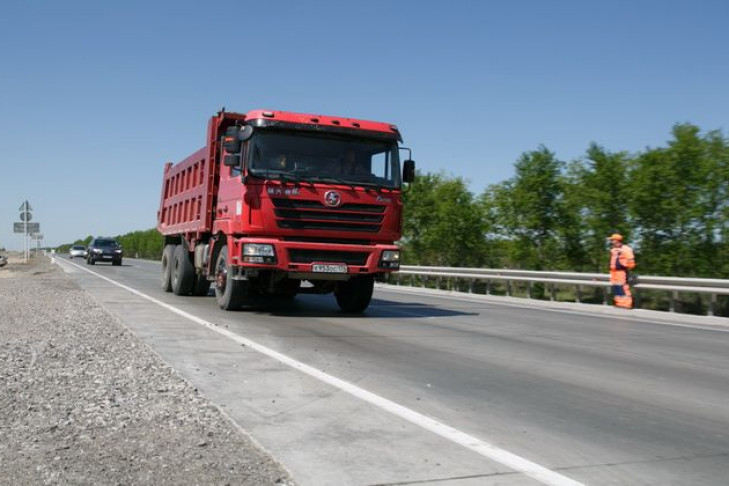 Пятнадцать тонн поддельных шин задержали в Новосибирске