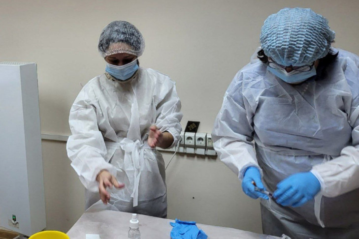 Об опасности нового варианта коронавируса «Пирола» рассказал вирусолог Зверев