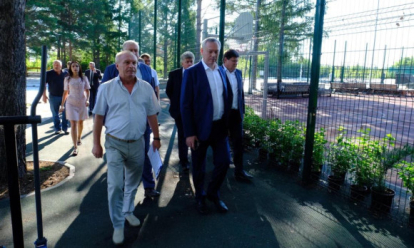 Губернатор Травников проверил темпы работ на объектах под Новосибирском