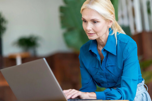 Жители Сибирского федерального округа 65+ чаще других поколений стали рассматривать частичную занятость