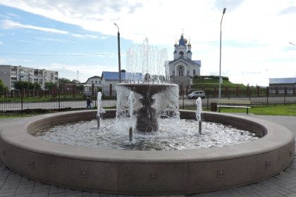 Новый фонтан в Линево за три дня сломали и загадили вандалы