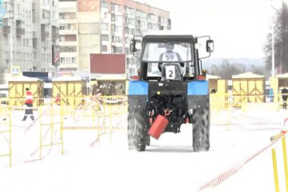 Гонки на тракторах завершили зимние сельские игры-2017 в Бердске   