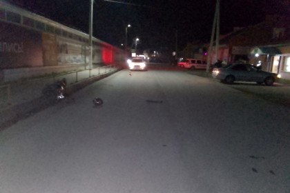 Двое подростков разбились на мопеде в Новосибирской области