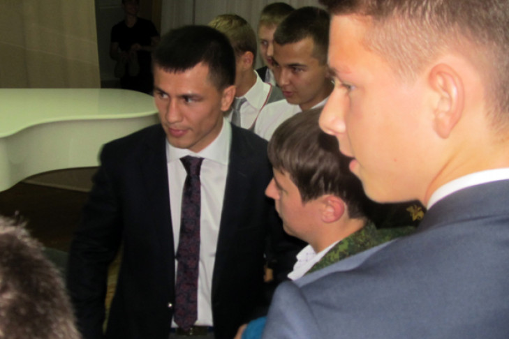 Олимпийский чемпион Роман Власов вернулся в школу 