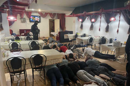 В Бердске спецназ ФСБ положил лицом в пол 27 любителей узбекской кухни