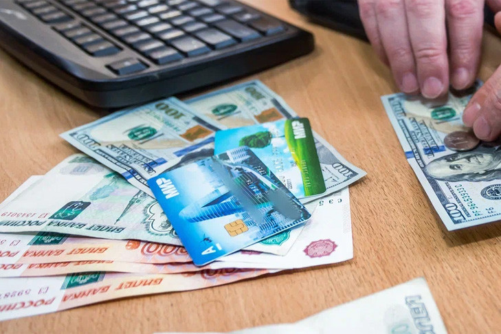 Курьеры-мошенники в Новосибирске выманивают у жителей банковские карты