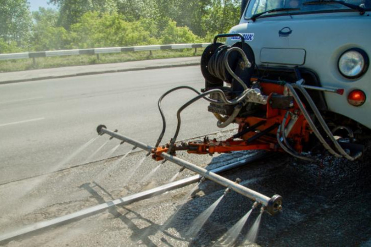 Подавитель пыли протестировали на самых грязных дорогах Новосибирска