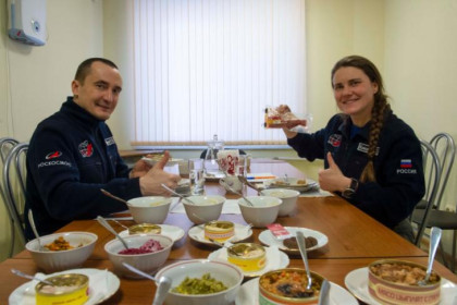 В любви к креветкам призналась новосибирский космонавт Анна Кикина