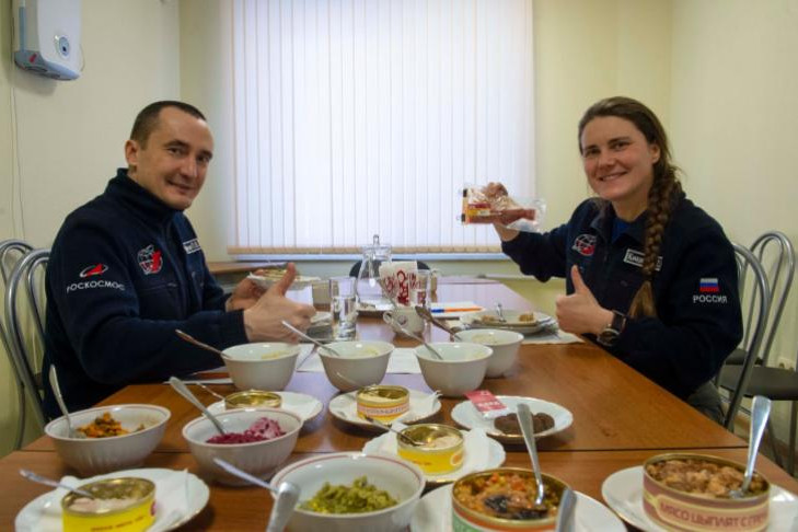 В любви к креветкам призналась новосибирский космонавт Анна Кикина