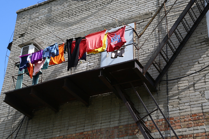 В Новосибирске мать с улицы Бориса Богаткова обвиняют в смерти 5-летней дочери