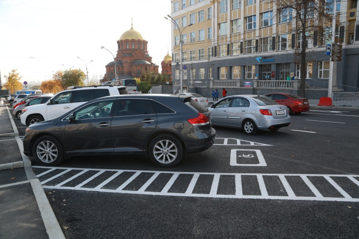 Паркоматы на Красном проспекте перестали работать из-за санкций Евросоюза