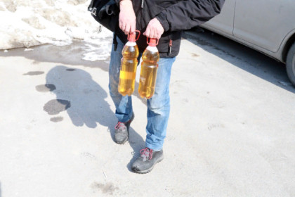 Мужчина предлагал алкоголь и приставал к детям в селе Толмачево под Новосибирском