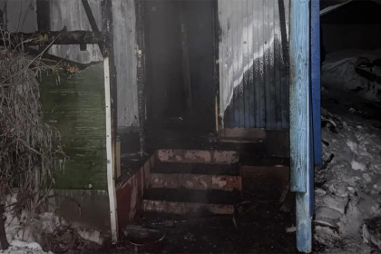 Пожар в частном доме унес жизни мужчины и женщины в Новосибирской области