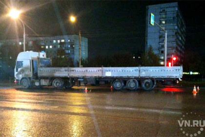 Парня с годовалым ребенком сбил пенсионер на грузовике