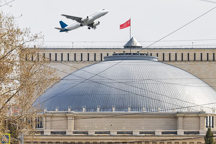 Тридцатилетние летчик и балерина ушли на пенсию в Новосибирске