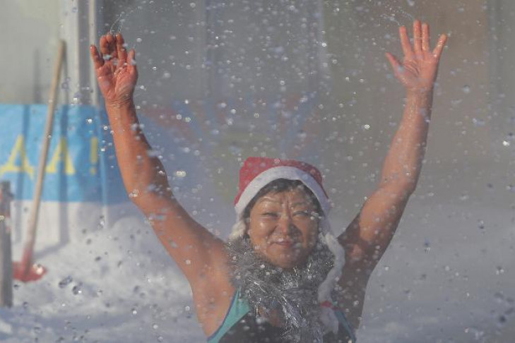 «-33, ощущается как -45»: новосибирцы массово искупались в лютый мороз