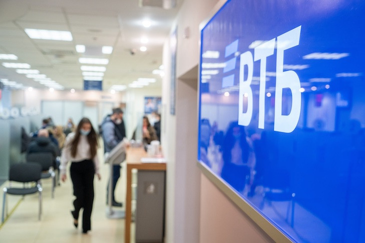 Около 20 офисов ВТБ будут открыты для клиентов в Новосибирской области в праздничные дни