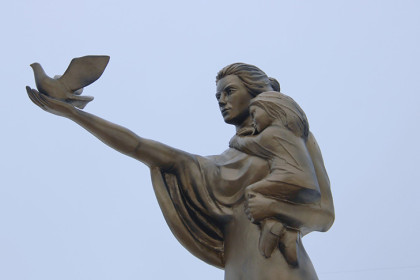 Памятник матери защитника Отечества открыли в Бердске