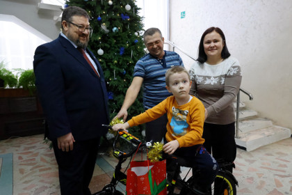 Подарки от Анатолия Серышева получили ещё двое ребят из Сибири