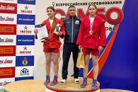 Золотую медаль всероссийских соревнований завоевала самбистка из Татарска
