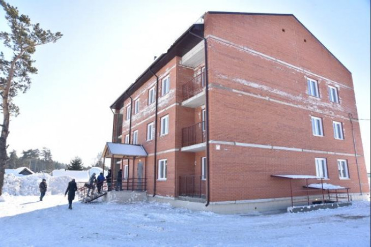 Губернатор Травников: 650 служебных квартир построят в селах для молодежи