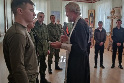 Приняли христианство 66 мобилизованных сибиряков в Новосибирске
