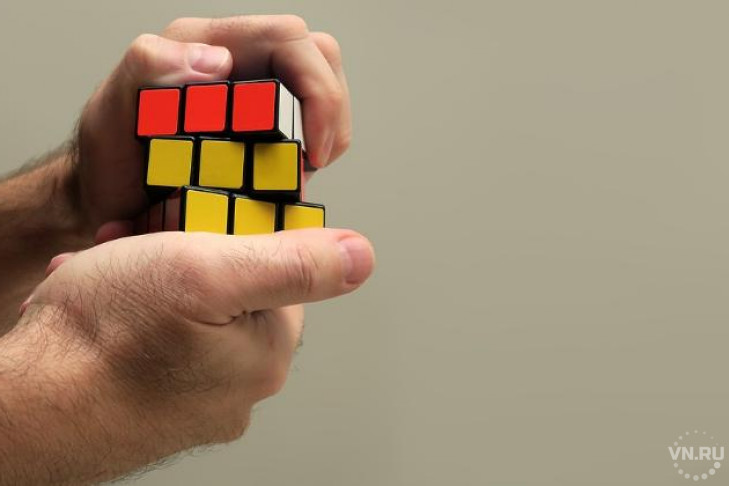 Вслепую собрал кубик Рубика за 17 секунд новосибирец