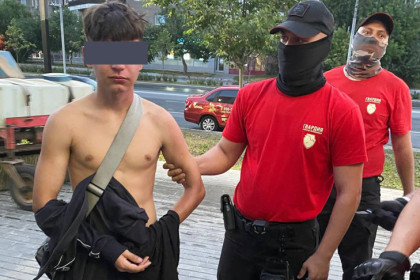 Налетчики в черных масках устроили погром в пивном баре Новосибирска